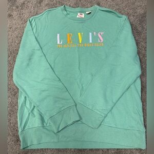 Levi’s crewneck